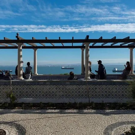 Lisboalfama 3. Amazing River View! Appartement *
